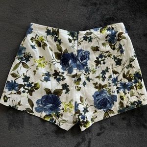Esley Floral Shorts